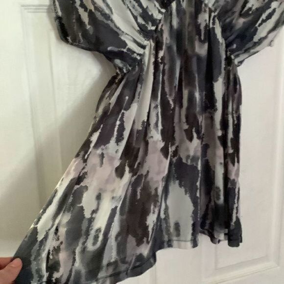 Logix gray & black printed sleeveless empire waist beach coverup size small - Picture 9 of 13